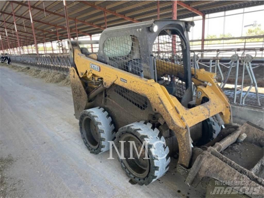 CAT 242D3 Chargeuse compacte