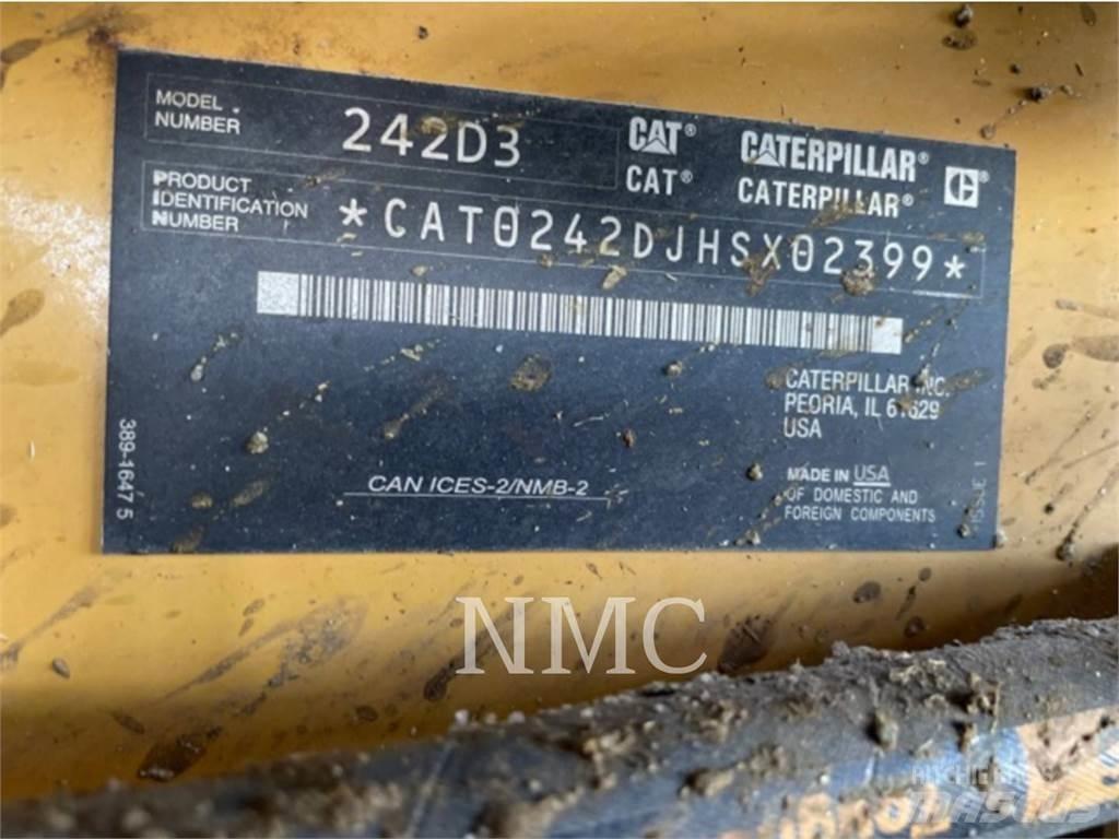 CAT 242D3 Chargeuse compacte