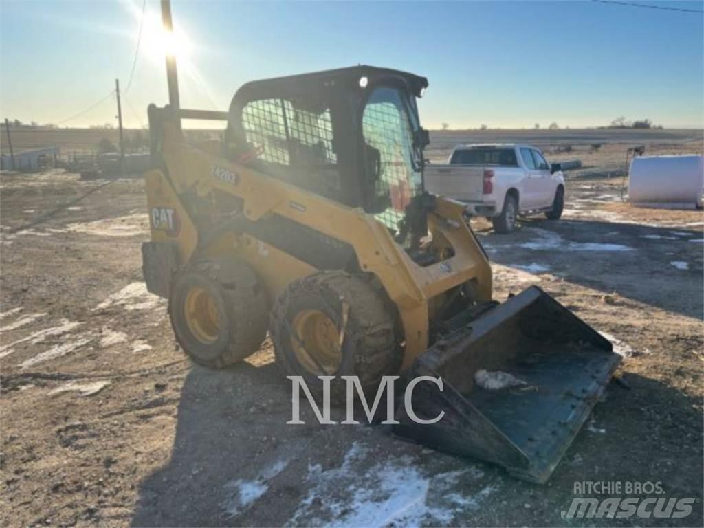 CAT 242D3 Chargeuse compacte