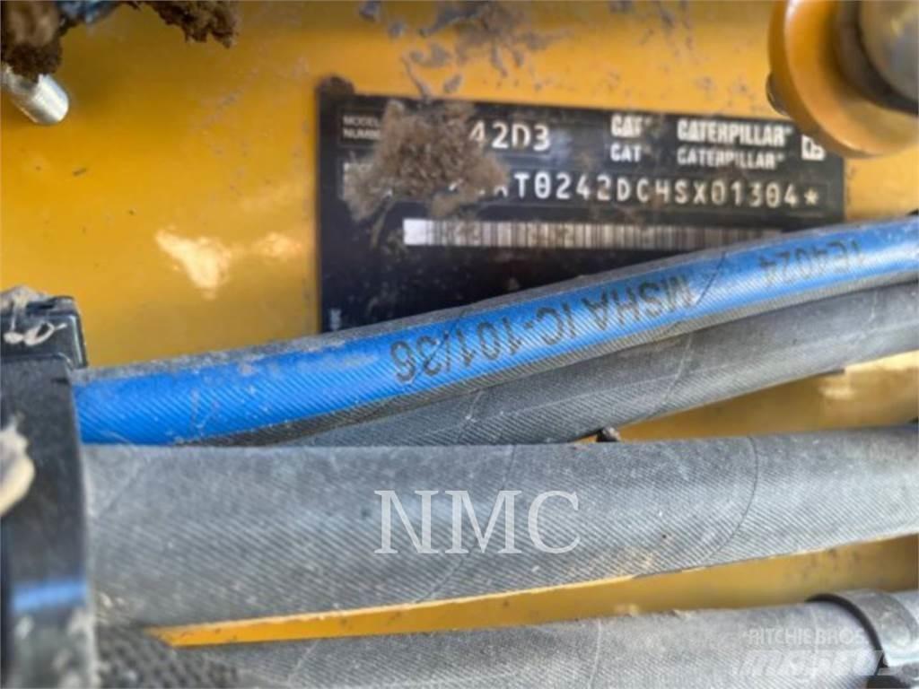 CAT 242D3 Chargeuse compacte