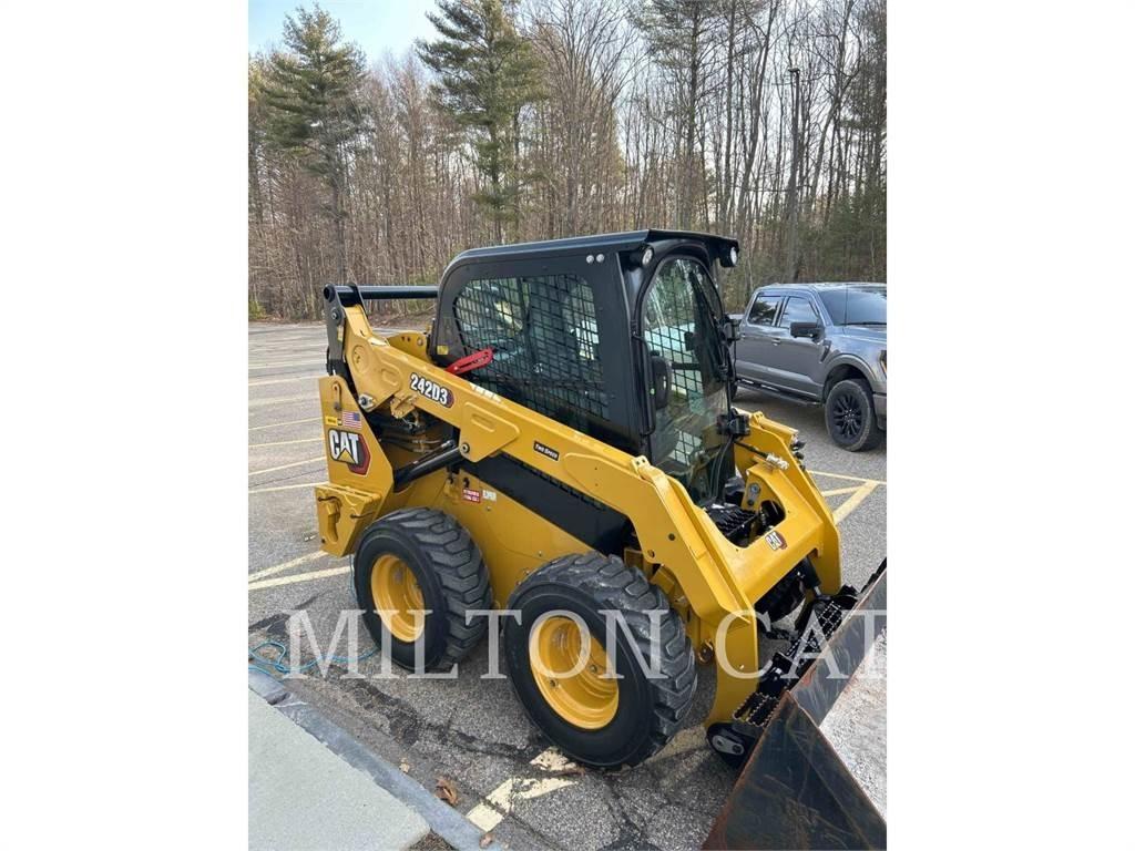 CAT 242D3 Chargeuse compacte