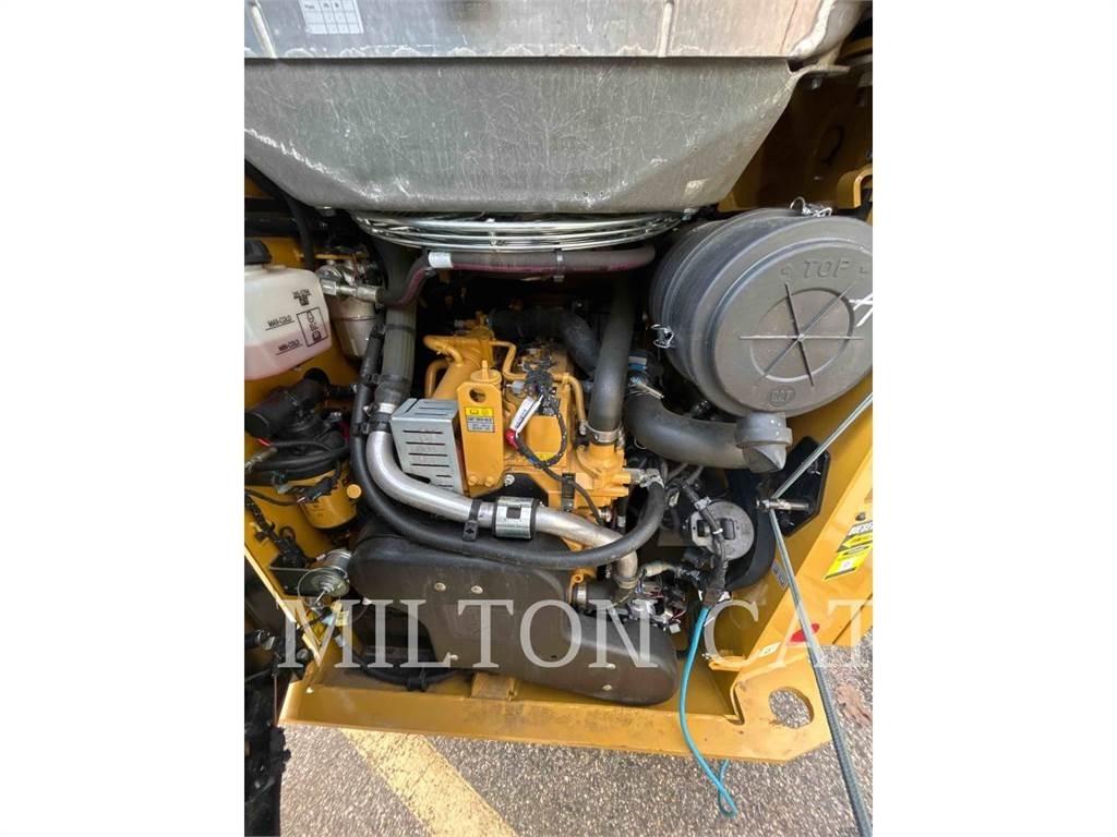 CAT 242D3 Chargeuse compacte