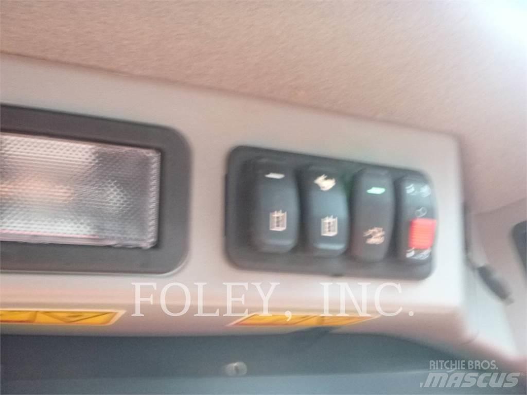 CAT 242D3 Chargeuse compacte