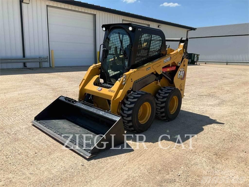 CAT 242D3 Chargeuse compacte
