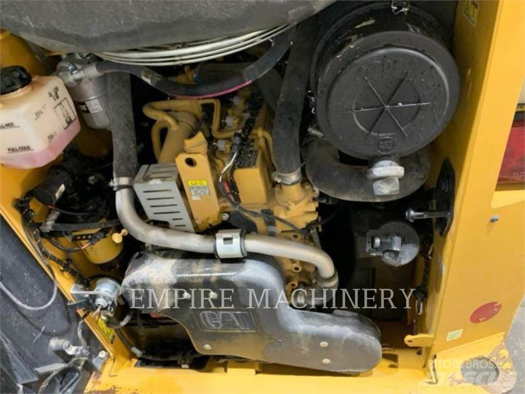 CAT 242D3 Chargeuse compacte
