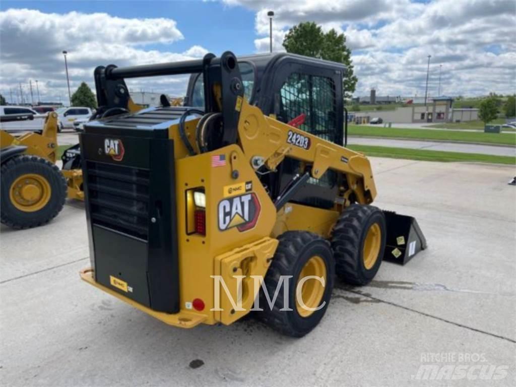 CAT 242D3 Chargeuse compacte
