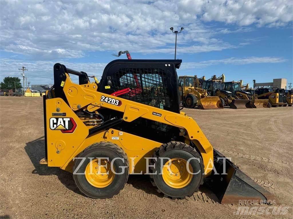 CAT 242D3 Chargeuse compacte