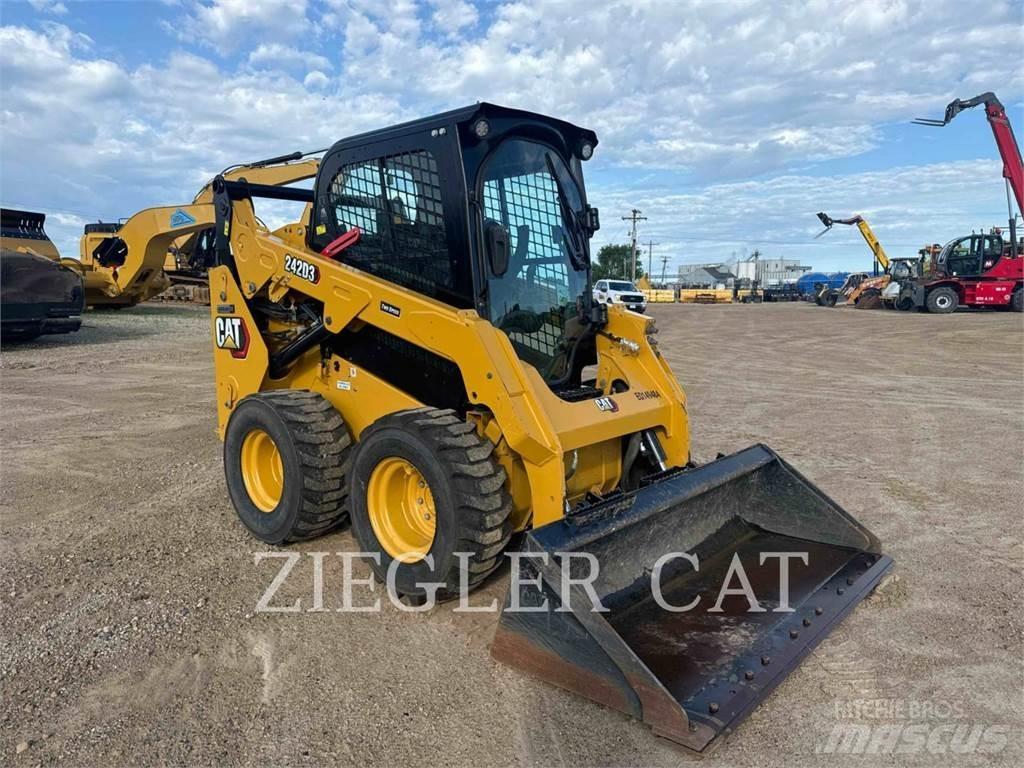 CAT 242D3 Chargeuse compacte