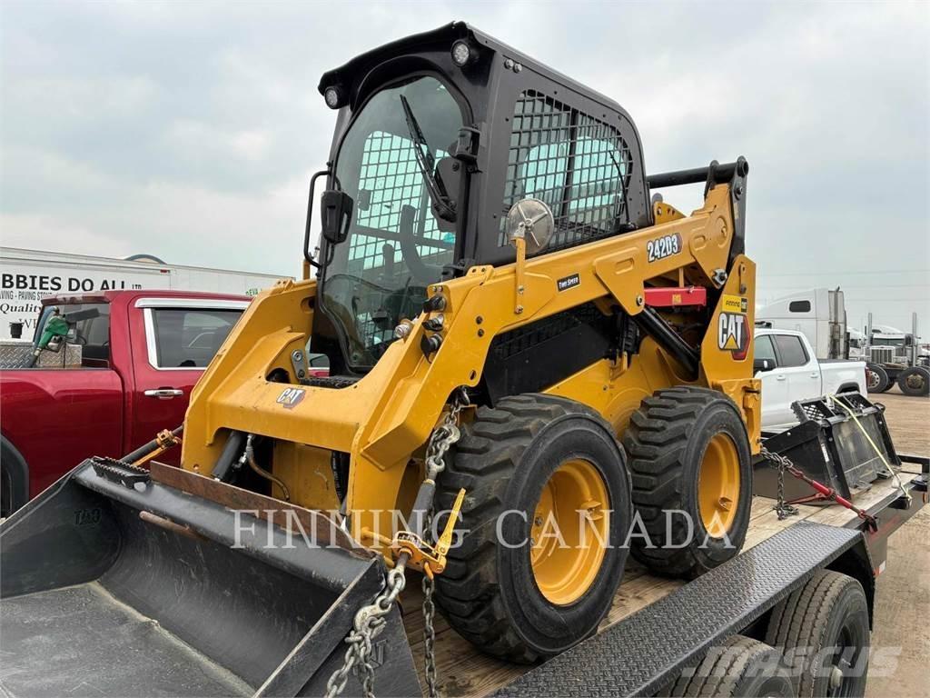 CAT 242D3 Chargeuse compacte