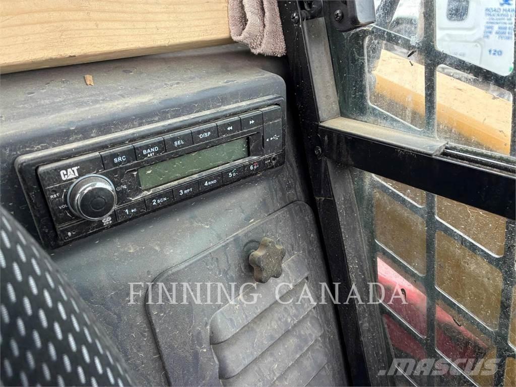 CAT 242D3 Chargeuse compacte