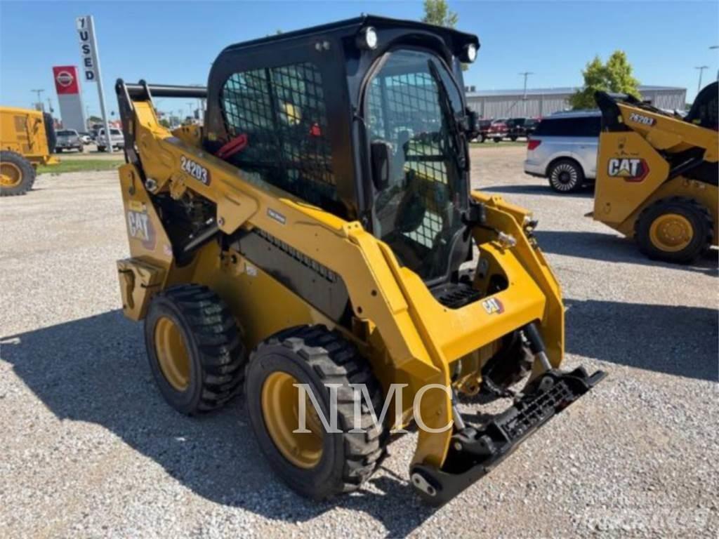CAT 242D3 Chargeuse compacte