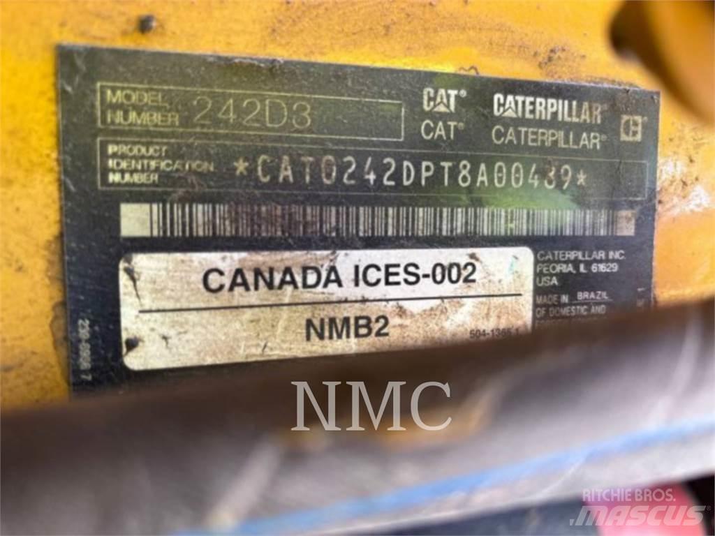 CAT 242D3 Chargeuse compacte