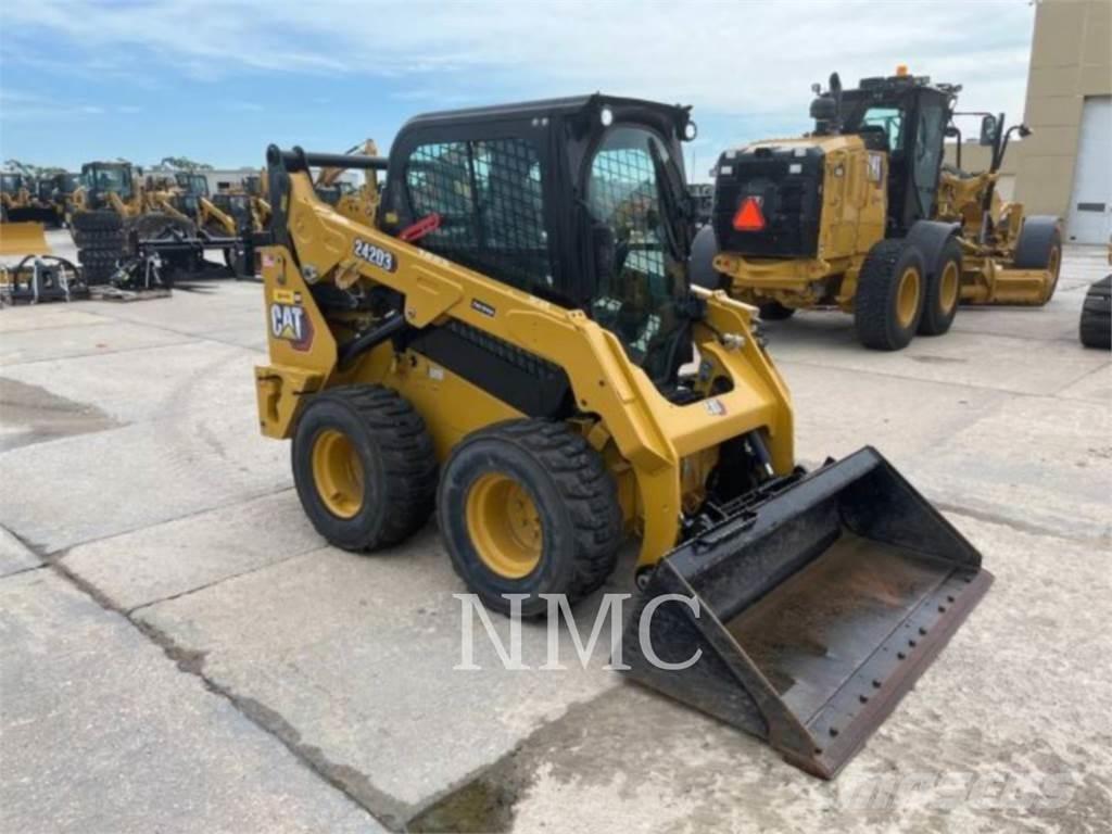 CAT 242D3 Chargeuse compacte