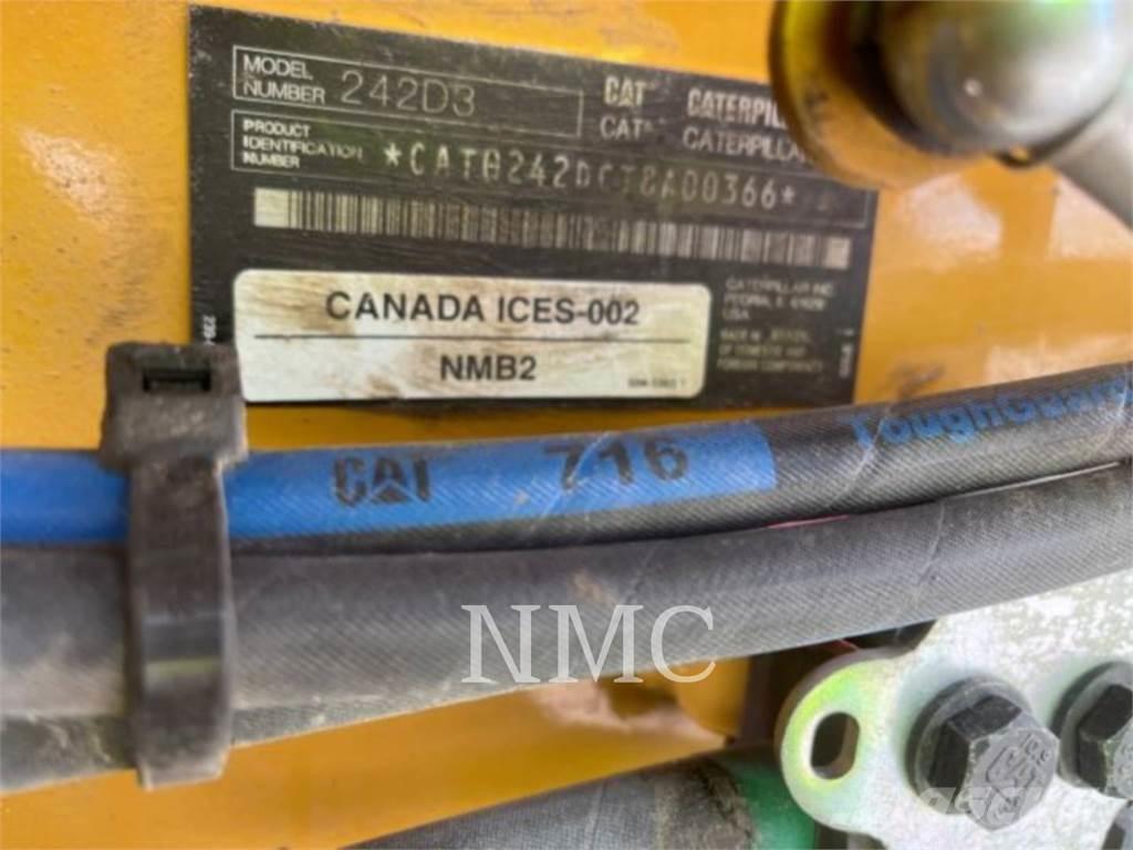 CAT 242D3 Chargeuse compacte
