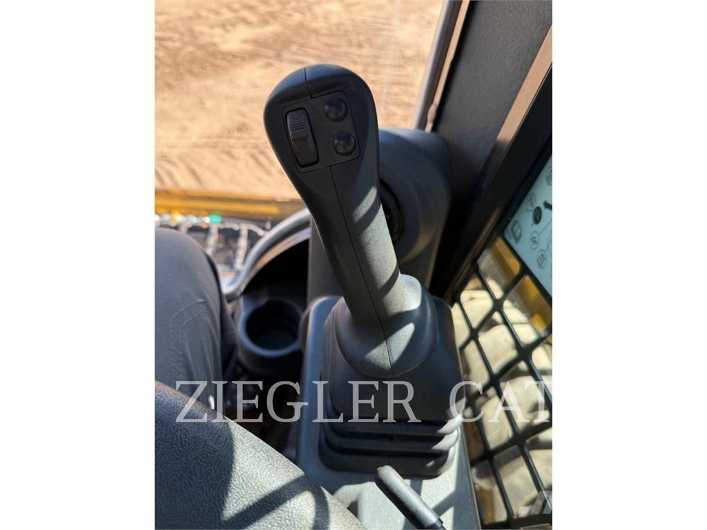 CAT 242D3 Chargeuse compacte