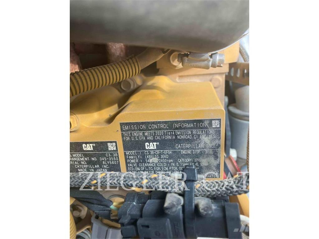 CAT 242D3 Chargeuse compacte