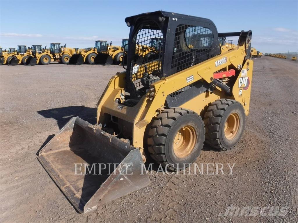 CAT 242D3 Chargeuse compacte