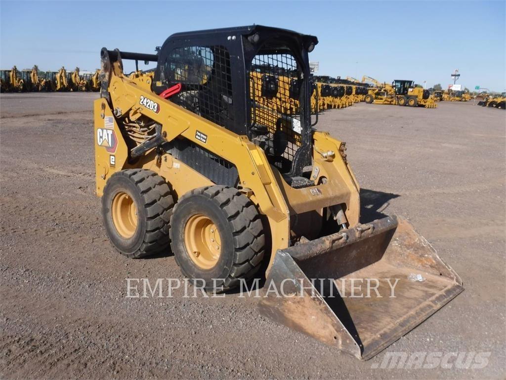 CAT 242D3 Chargeuse compacte