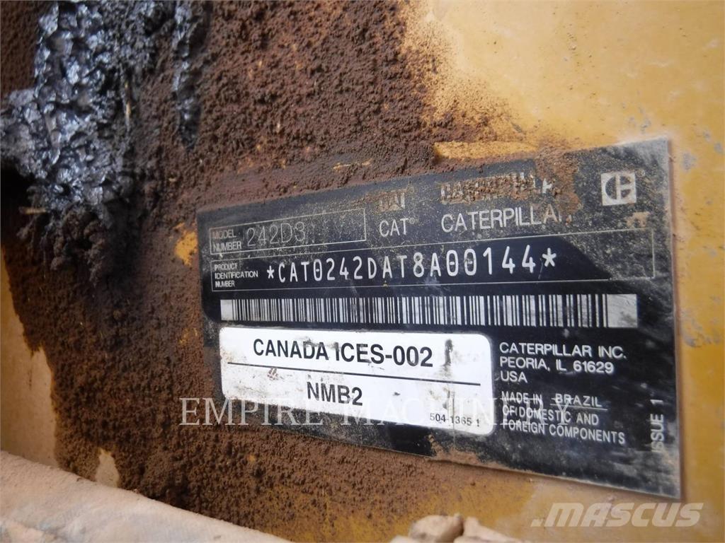 CAT 242D3 Chargeuse compacte