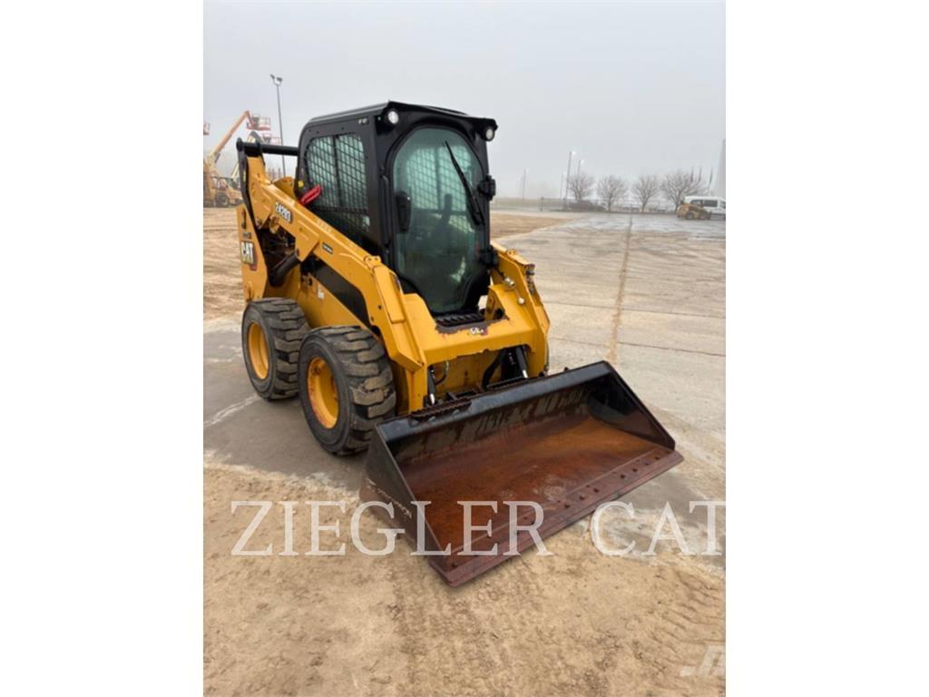 CAT 242D3 Chargeuse compacte