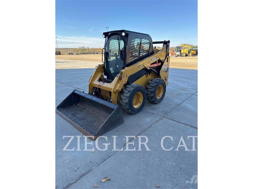 CAT 242D3 Chargeuse compacte