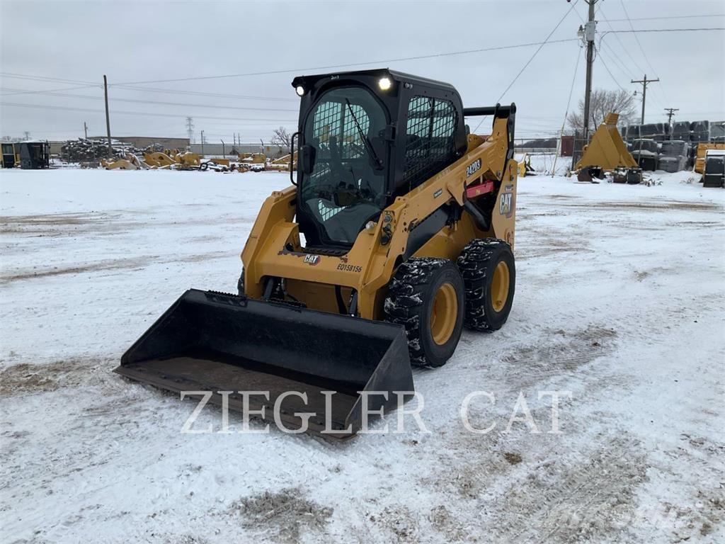 CAT 242D3 Chargeuse compacte