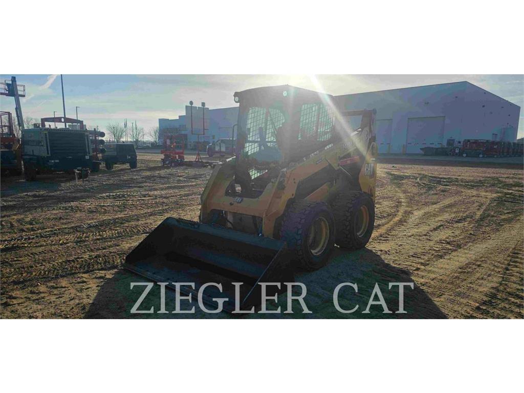 CAT 242D3 Chargeuse compacte