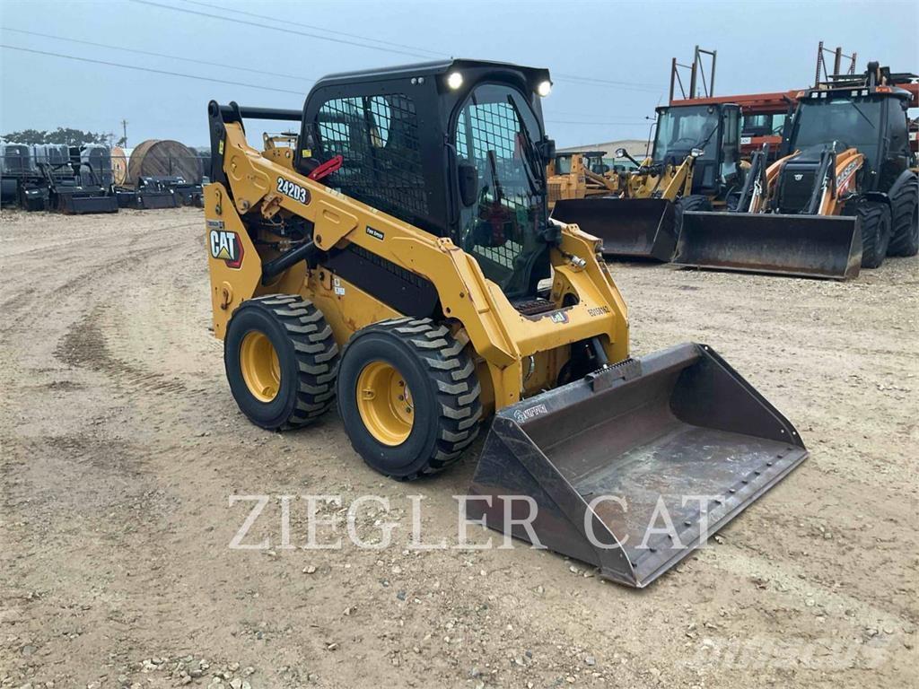 CAT 242D3 Chargeuse compacte