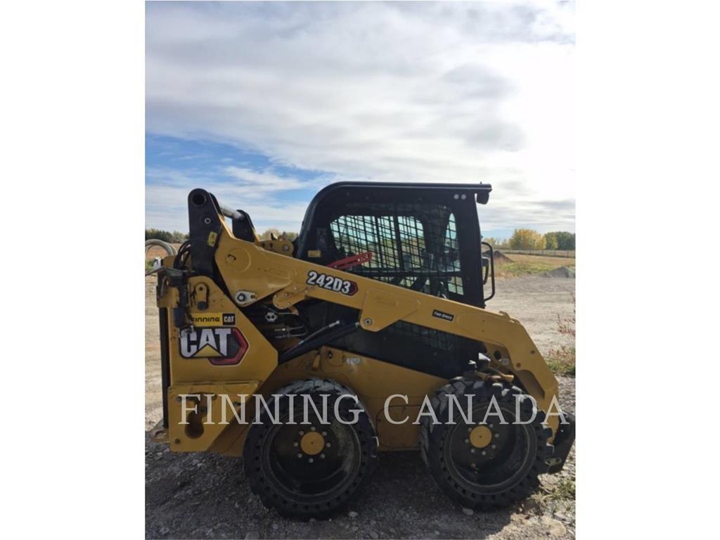 CAT 242D3 Chargeuse compacte