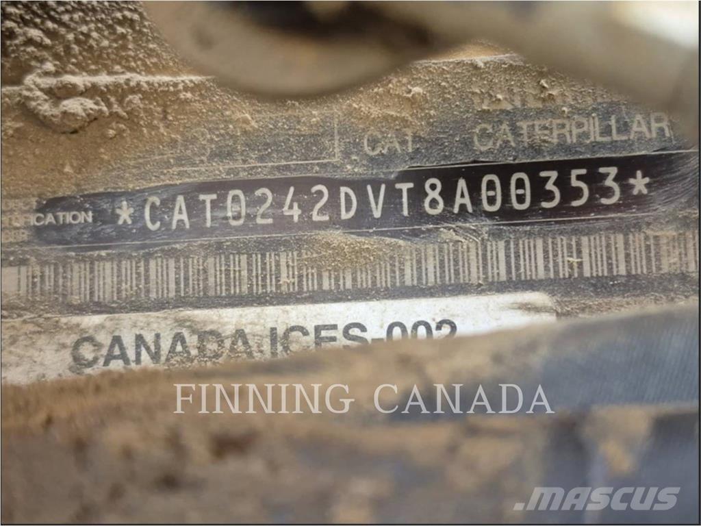 CAT 242D3 Chargeuse compacte