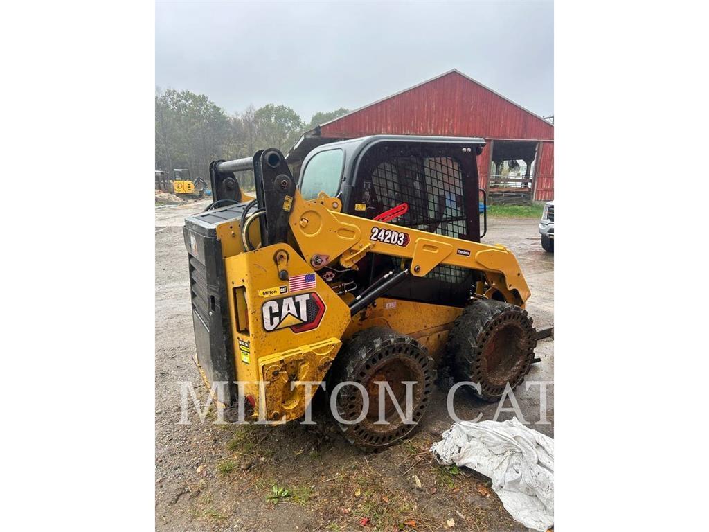 CAT 242D3 Chargeuse compacte
