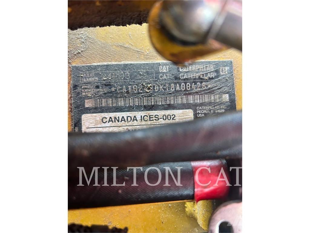 CAT 242D3 Chargeuse compacte