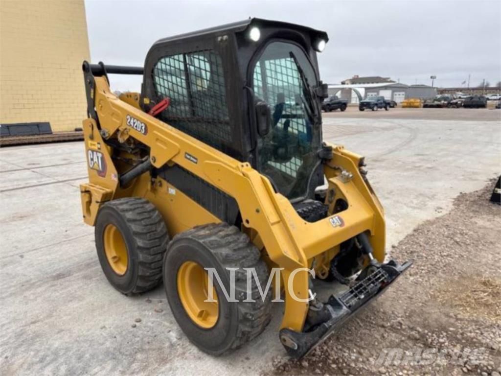 CAT 242D3 Chargeuse compacte