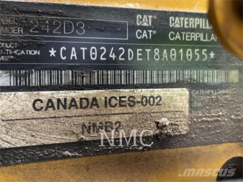 CAT 242D3 Chargeuse compacte