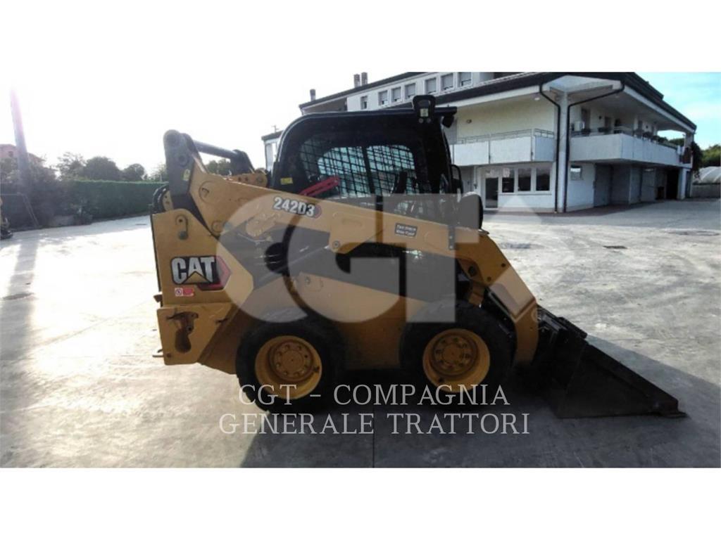CAT 242D3 Chargeuse compacte