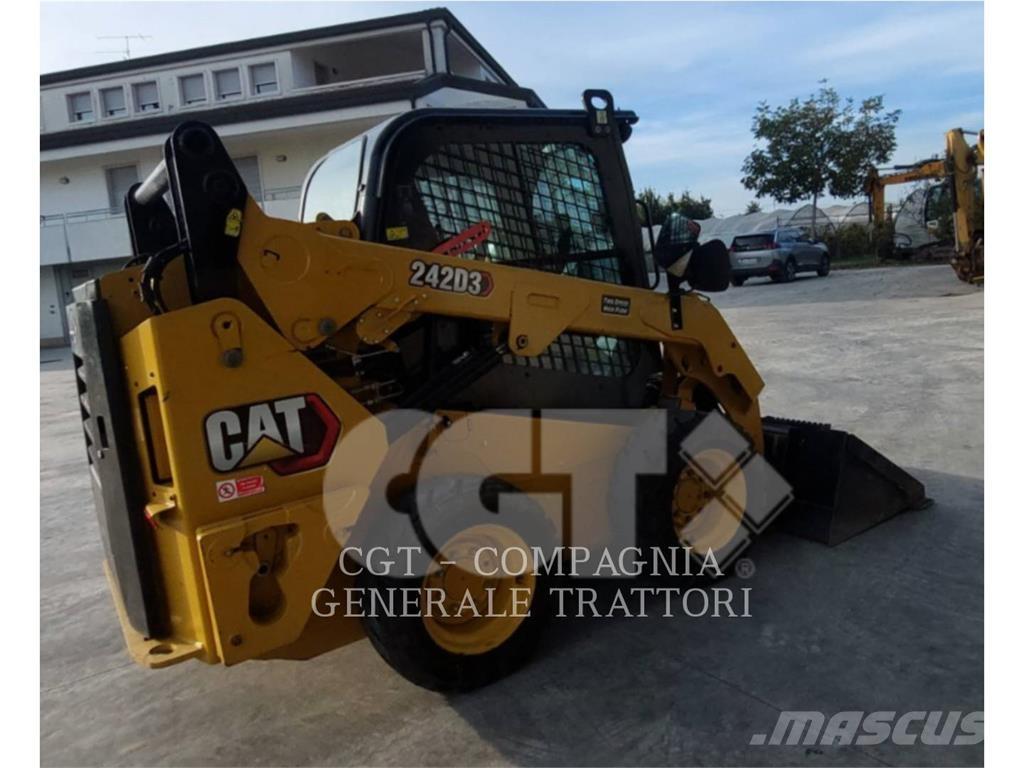 CAT 242D3 Chargeuse compacte