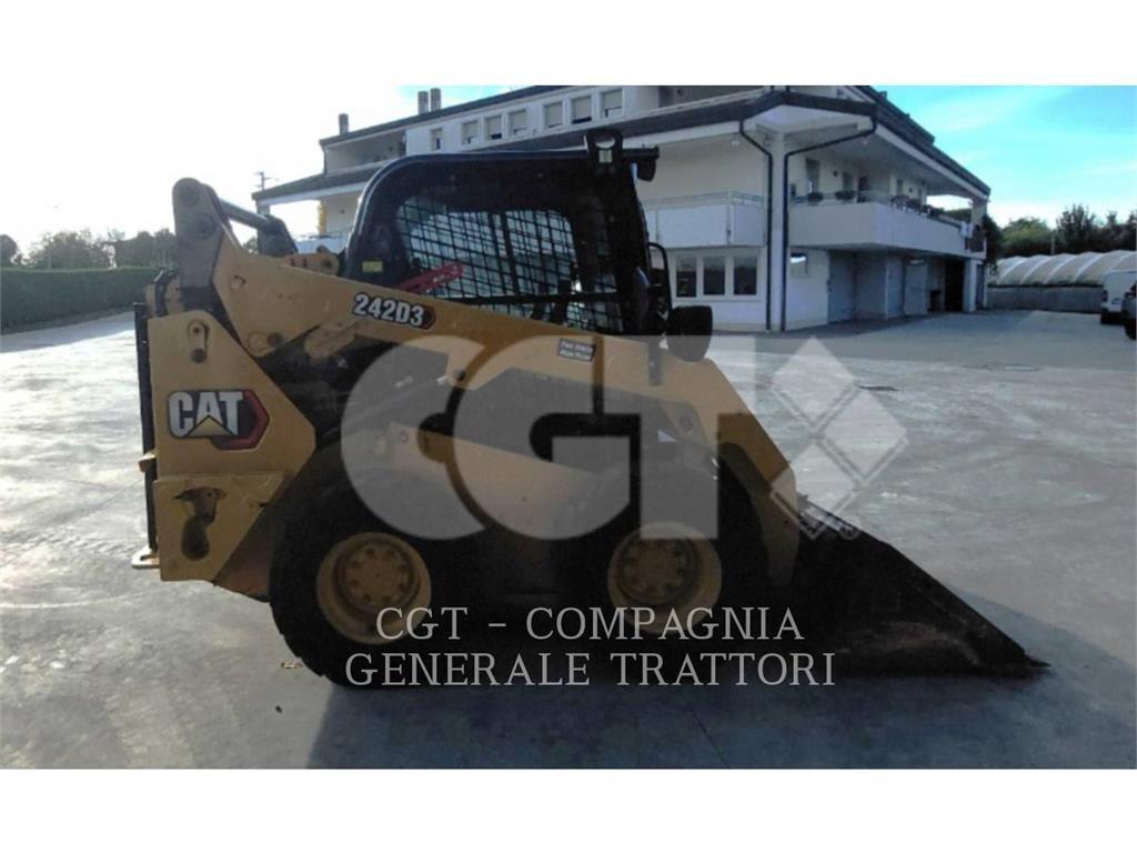 CAT 242D3 Chargeuse compacte