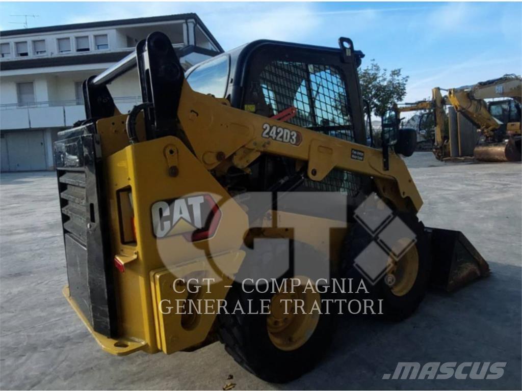 CAT 242D3 Chargeuse compacte