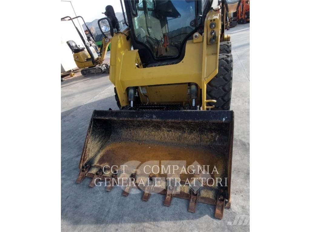 CAT 242D3 Chargeuse compacte