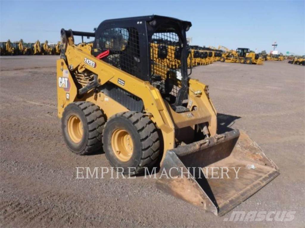 CAT 242D3 HF Chargeuse compacte