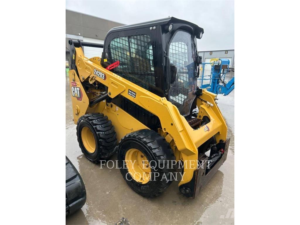 CAT 242D3HF2CA Chargeuse compacte