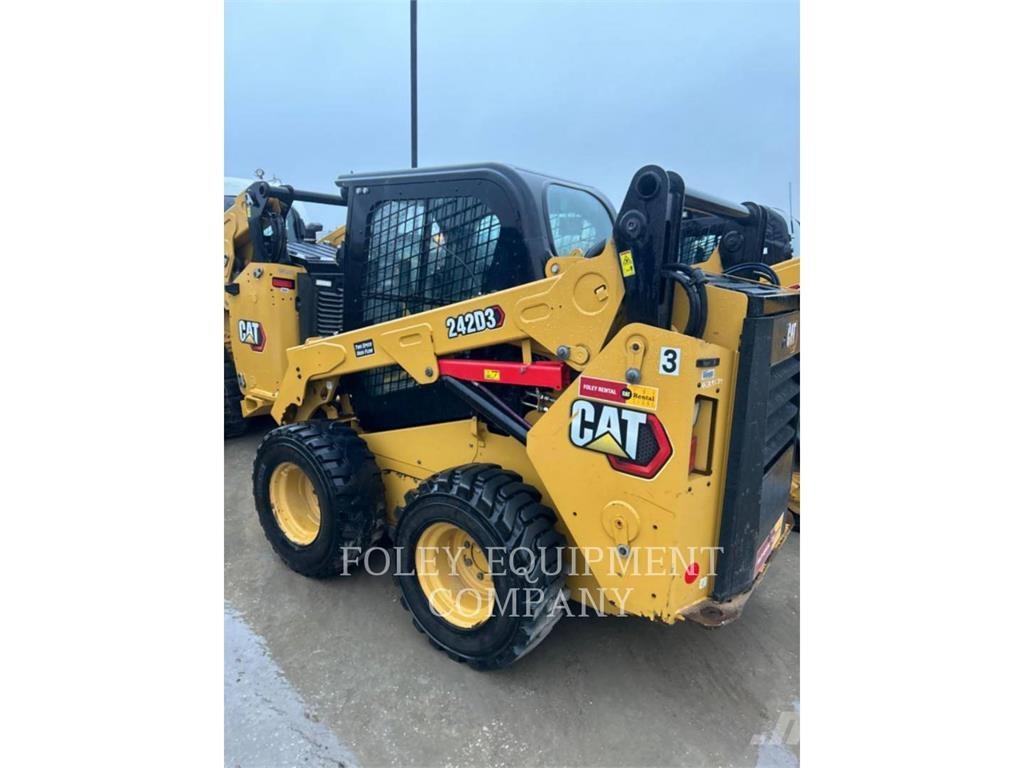 CAT 242D3HF2CA Chargeuse compacte
