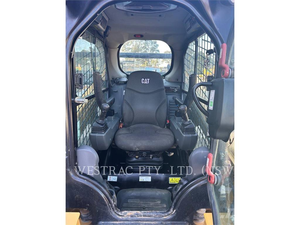 CAT 242D3LRC Chargeuse compacte