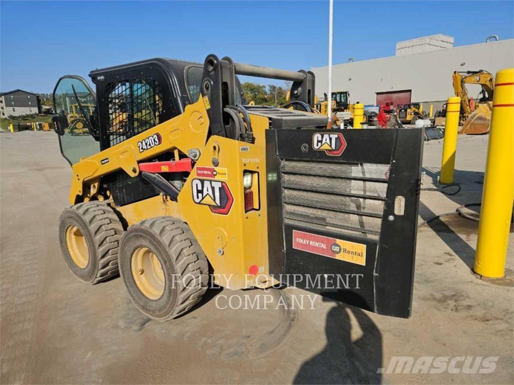 CAT 242D3STD2C Chargeuse compacte
