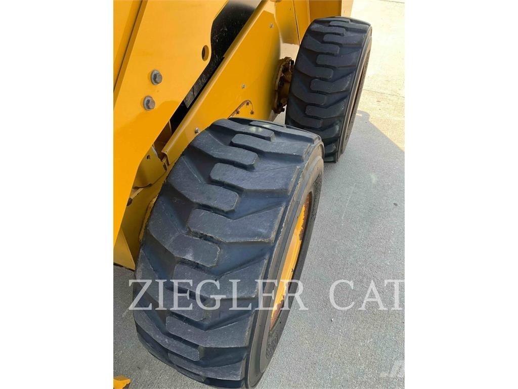 CAT 246D Chargeuse compacte