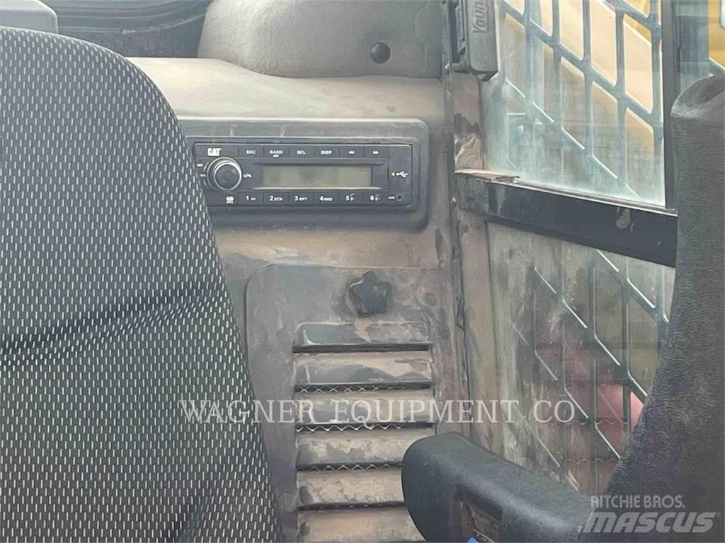 CAT 246D3 Chargeuse compacte