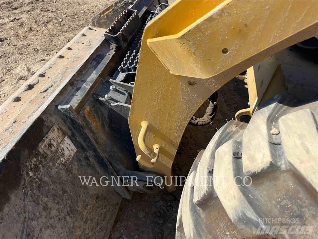 CAT 246D3 Chargeuse compacte