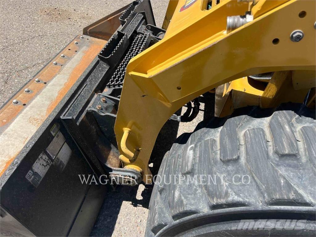 CAT 246D3 Chargeuse compacte