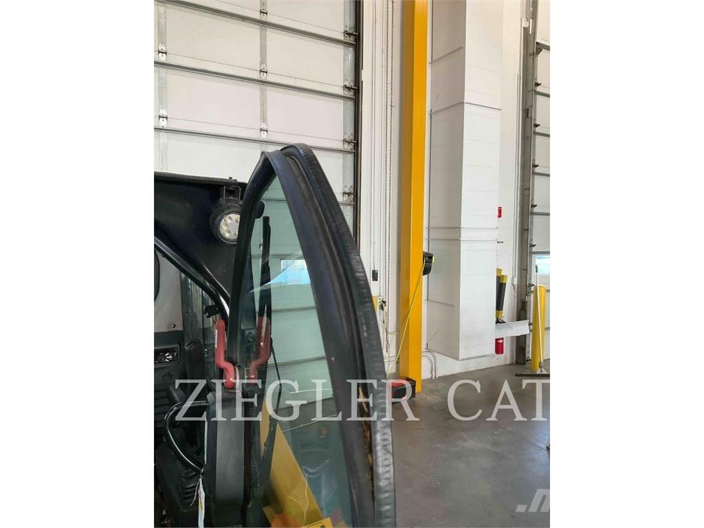 CAT 246D3 Chargeuse compacte