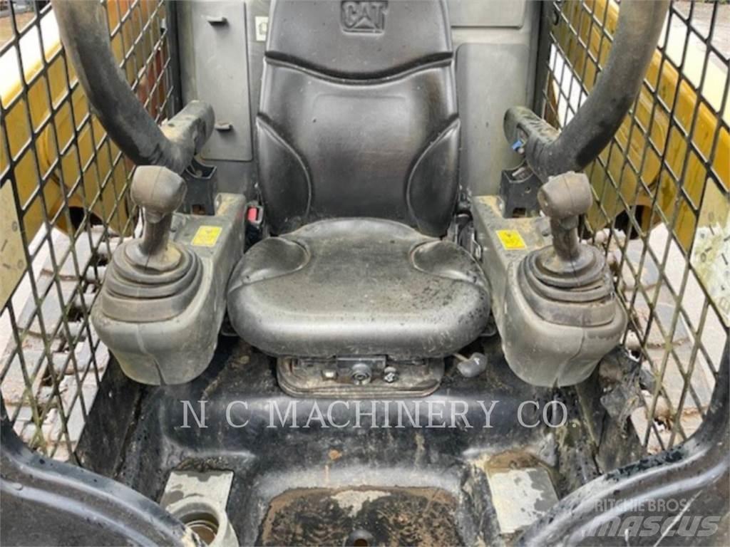 CAT 249D Chargeuse compacte